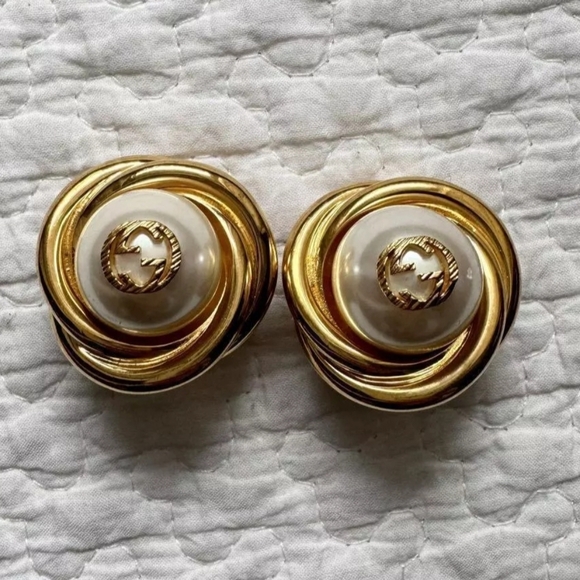 EUC Stunning Gucci Pearl Clip Ons - Picture 3 of 8